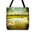 Load image into Gallery viewer, Hampton Court The Great Fountain Garden Curved Canal - Tote Bag
