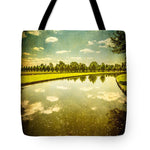 Load image into Gallery viewer, Hampton Court The Great Fountain Garden Curved Canal - Tote Bag
