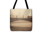 Load image into Gallery viewer, London Traffic fighting the Smog - Tote Bag
