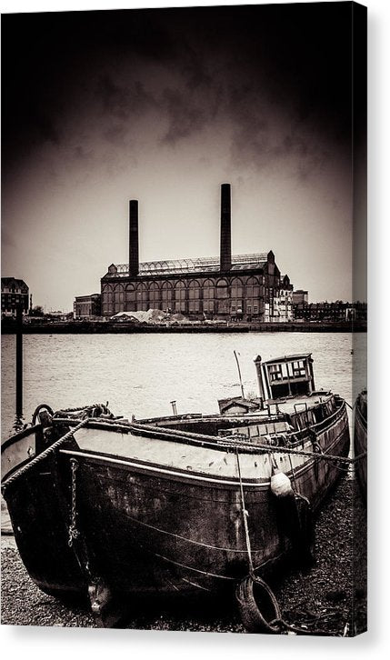 walking along the Thames - Canvas Print