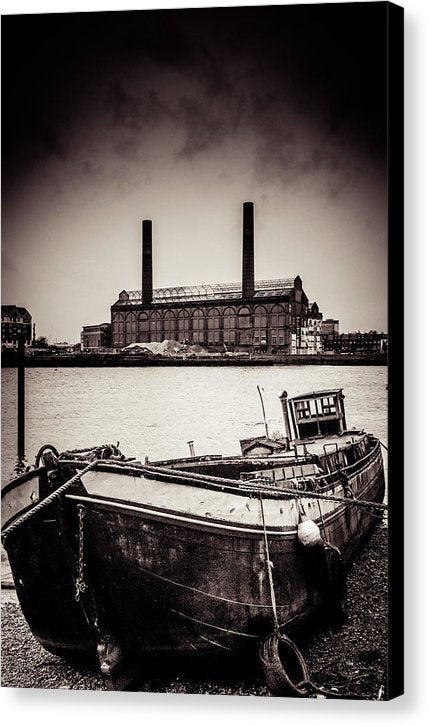 walking along the Thames - Canvas Print