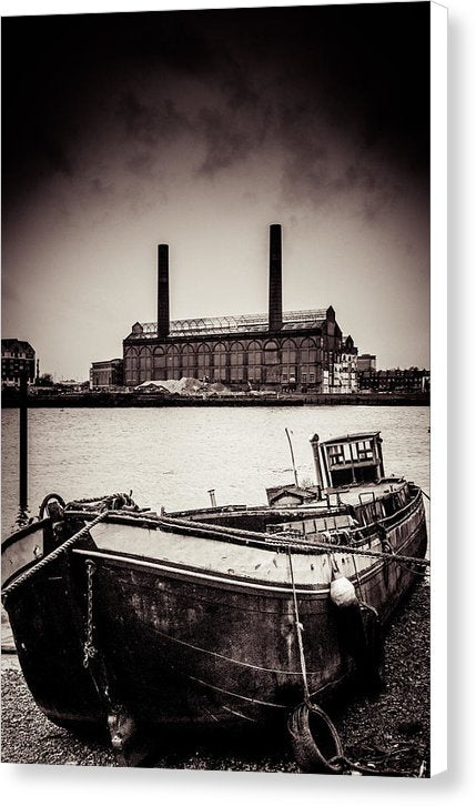 walking along the Thames - Canvas Print