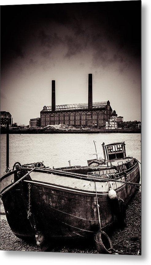 walking along the Thames - Metal Print